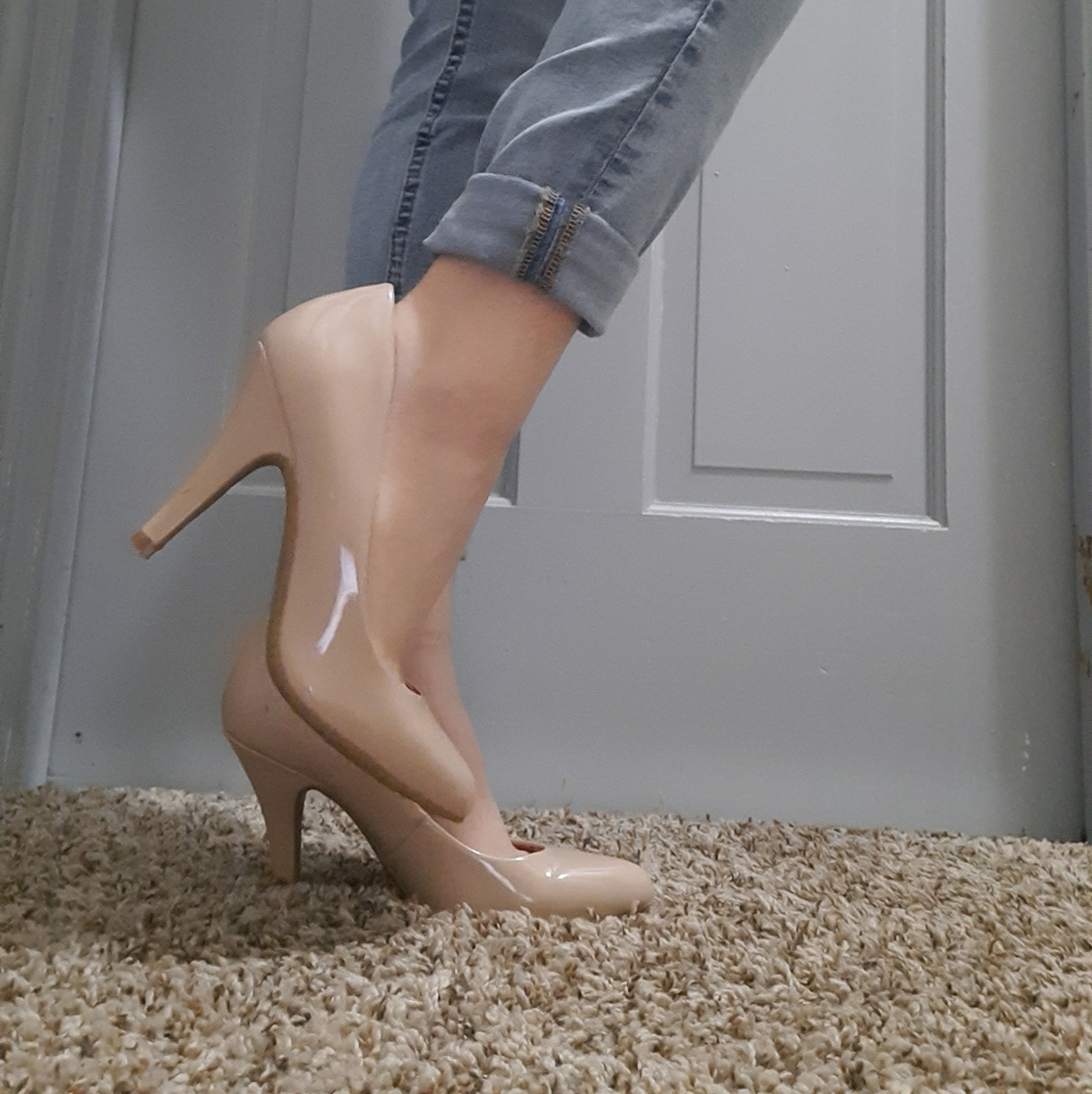 Tan/ Cream pointed heels